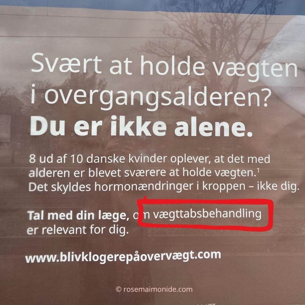 Nærbillede af tekst på Novos reklame om overvægt i overgangsalderen